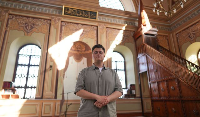 Osmanlı Türkçesiyle konuşan genç, sosyal medyada dil konusunda farkındalık oluşturmaya çalışıyor