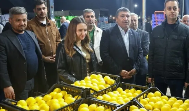 Özdemir'den hal esnafına ziyaret