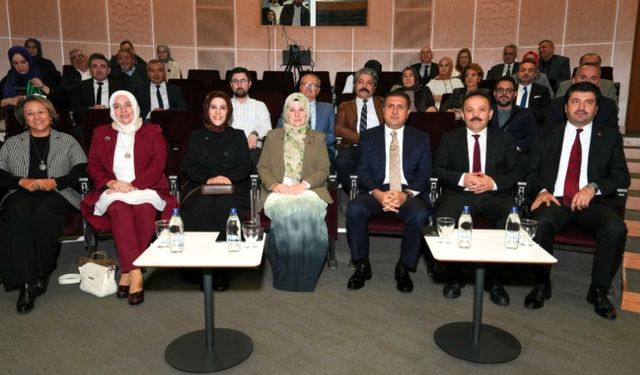 SUBÜ Rektörü Prof. Dr. Mehmet Sarıbıyık +1 Eğitim Modeli’ni TÜRGEV Çalıştayında Anlattı