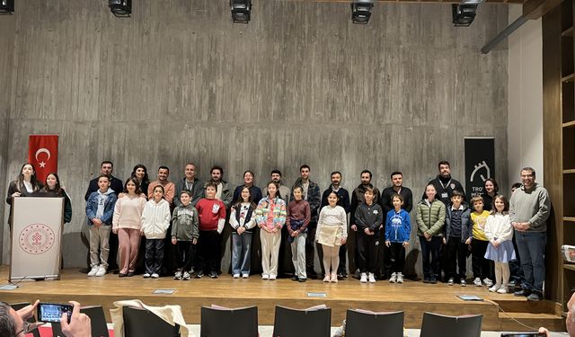 Troya Müzesi bir günlüğüne çocuklar emanet edildi