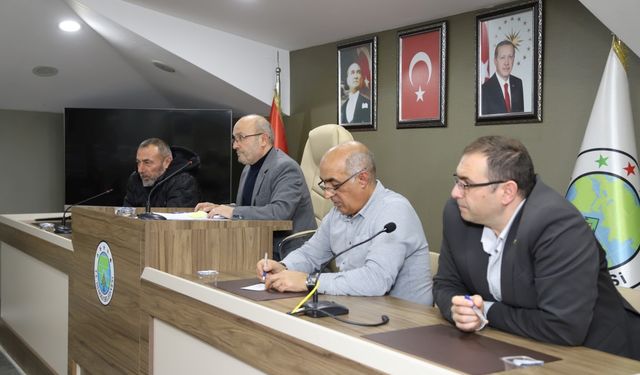 Hendek Belediyesi’nin araç ihalesinde 4 araç satıldı