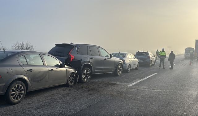 Edirne'de 10 aracın karıştığı zincirleme trafik kazasında 7 kişi yaralandı