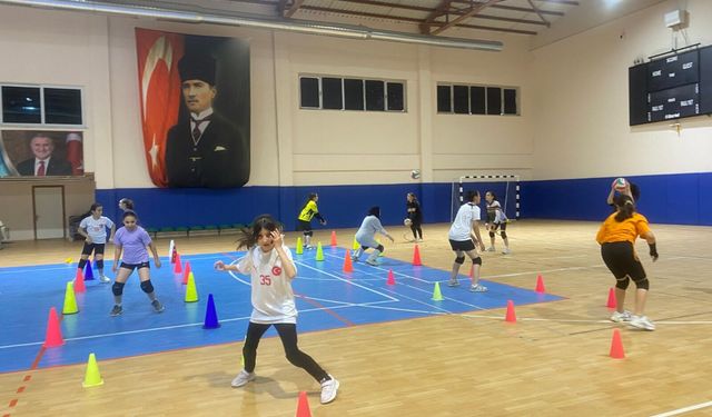 Ferizli ve Hendek’te spor okullarında eğitimler hız kesmeden devam ediyor