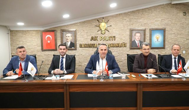 AK Parti Sakarya Teşkilatı’nda Değerlendirme Toplantıları Gerçekleştirildi