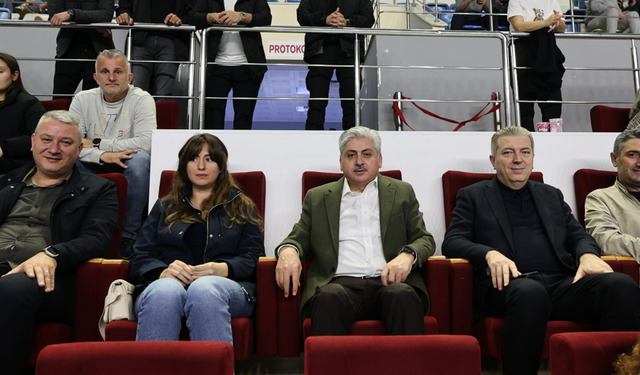 Başkan Osman Çelik’ten Sakarya Voleybol’a Tribünden Destek