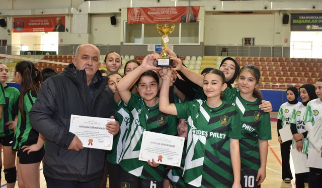 Hendek’te Yıldız Kızlar Voleybol Heyecanı