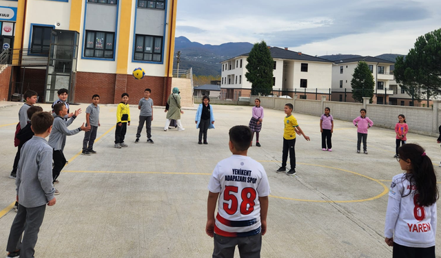 Akyazı’da Spor Tesisleri Gençlerin Enerjisiyle Dolup Taşıyor