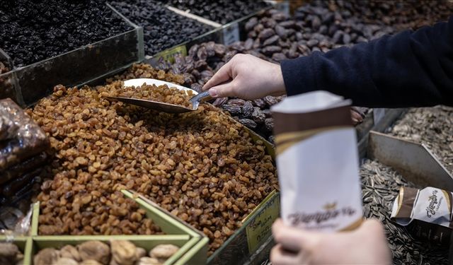 Yılbaşı öncesi kuru yemişçilerde alışveriş hareketliliği başladı