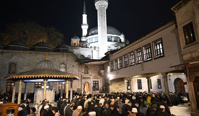 Mukaddes Üç Aylar Eyüp Sultan Camisi’nde Dualarla Karşılandı
