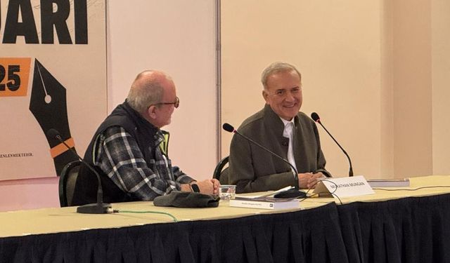 Murathan Mungan, '42. Uluslararası İstanbul Kitap Fuarı'nda okurlarıyla bir araya geldi