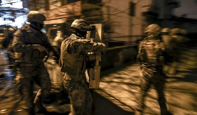 Narkotik operasyonunda bir polis vurularak ağır yaralandı