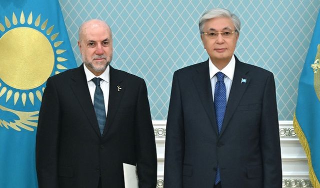 Kazakistan Cumhurbaşkanı Tokayev, Filistin Devlet Başkanı Abbas'ı ülkesine davet etti