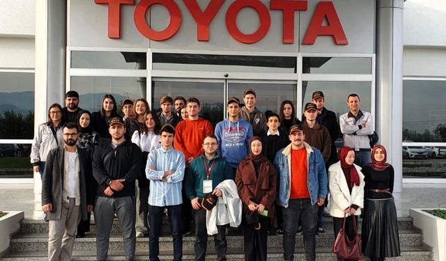 Toyota Türkiye’nin üretim süreçlerini gözlemlediler