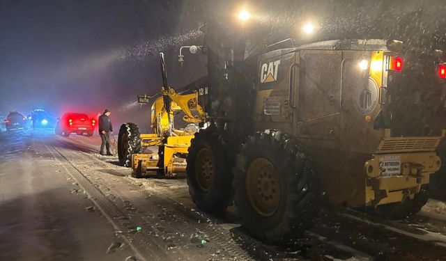 Çanakkale'nin yüksek kesimlerine kar yağdı