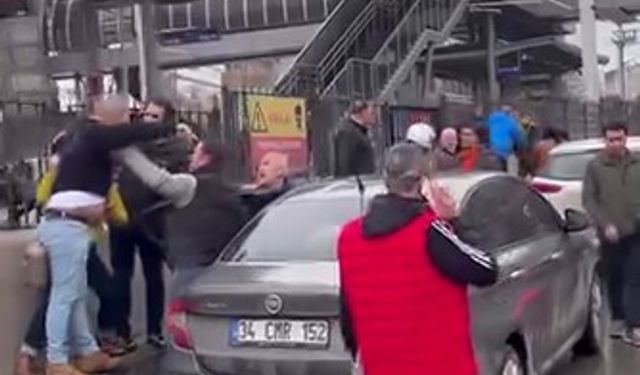 Zincirleme Kaza Sonrası Sürücüler Birbirine Girdi