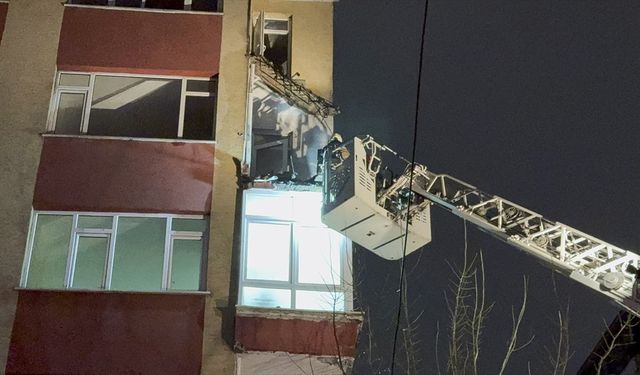 Bahçelievler'de 6 katlı binanın 2 balkonunda çökme meydana geldi