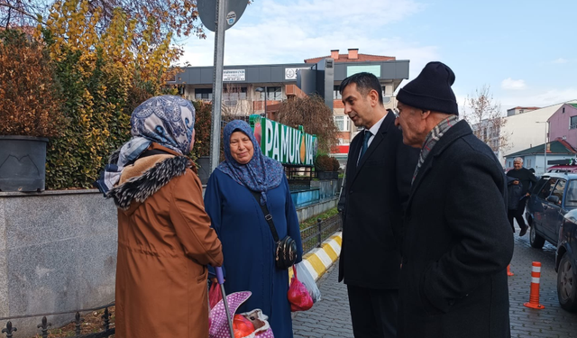Başkan Akın pazar yerini dolaştı