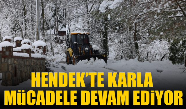 Hendek'te karla mücadele devam ediyor