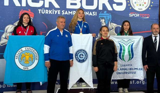 SUBÜ öğrencileri kick boksta Türkiye üçüncüsü