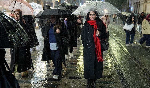 İstanbul'da kuvvetli yağmur ve şiddetli rüzgar etkili oluyor