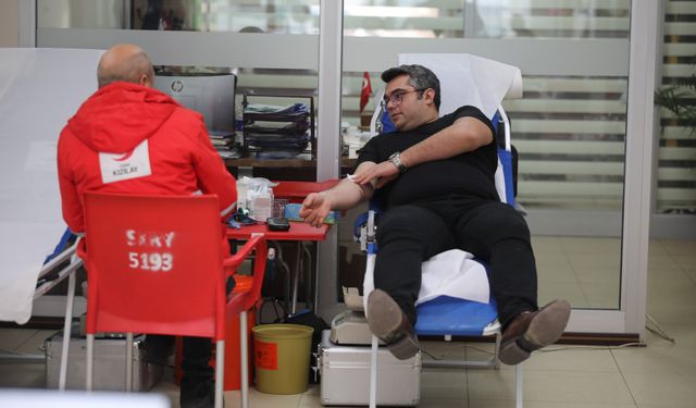 Belediye Hizmet Binasında Anlamlı Kampanya