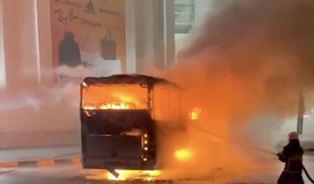 Kapıkule'de park halindeki yolcu otobüsünde çıkan yangın söndürüldü