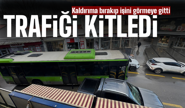 Kendi işini görmek için bıraktığı aracı trafiği felç etti!