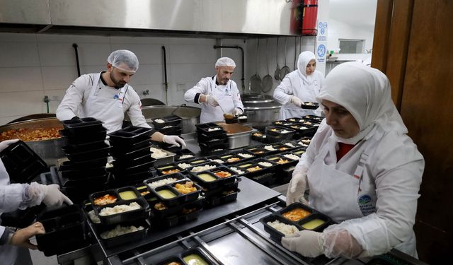 Büyükşehir Aşevi Bu Ramazan’da da Sofralara Sıcak Yemek Ulaştıracak