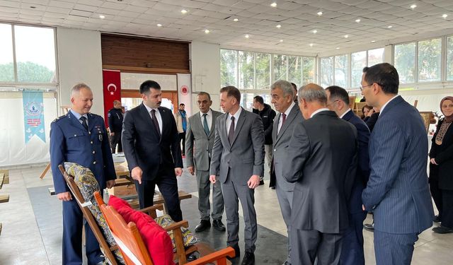 Ayvacık’ta Anlamlı Sergi: Sanatla Değişen Hayatlar