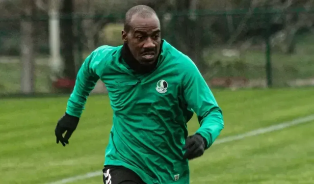 Kakuta Sakaryaspor'da kalıyor