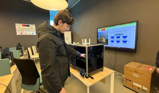 DİGEM’de Teknolojiyle Buluşan Gençler VR ve Dijital Üretimi Deneyimledi