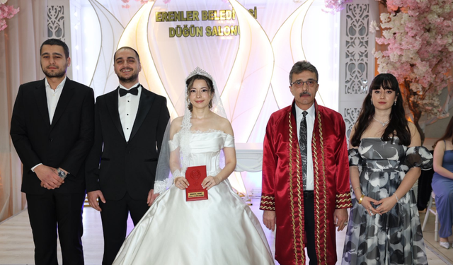 Başkan Dinç’ten genç çifte mutluluk dileği