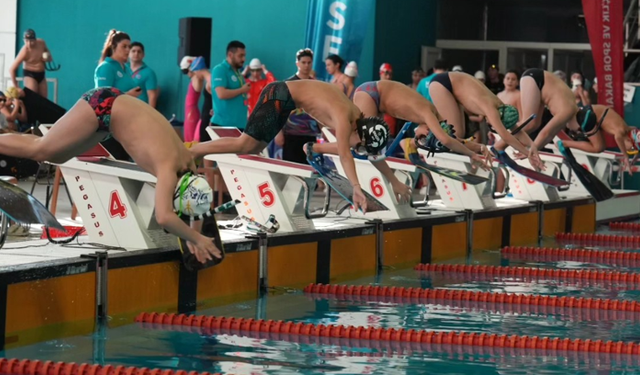 Paletli Yüzme Kulüplerarası Gençler Türkiye Şampiyonası Sakarya’da Nefes Kesti