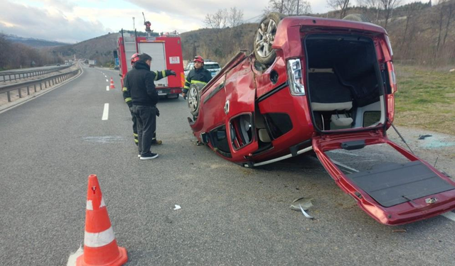 Bilecik’te Otomobil Takla Attı: 4 Kişi Yaralandı