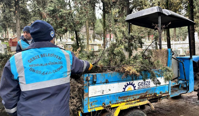 Gebze’de Bayram Öncesi Mezarlıklarda Kapsamlı Bakım Çalışması
