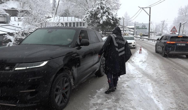 Bursa’da Kar Sürprizi: Uludağ Yolunda Zincir Denetimi