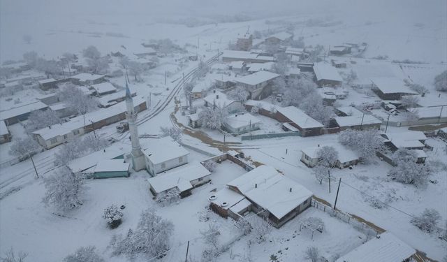 Tekirdağ'ın yüksek kesimlerinde kar yağışı etkili oluyor