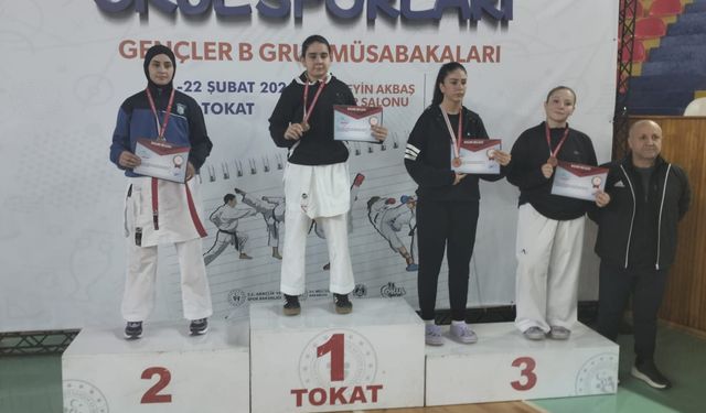 Eyyup Genç Fen Lisesi öğrencisi altın madalyanın sahibi oldu