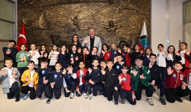 Minik öğrencilerden Serdivan Belediyesi’ne anlamlı ziyaret