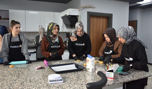 Hendek’te Kadınlar Meslek Edinerek Hayata Güçlü Tutunuyor