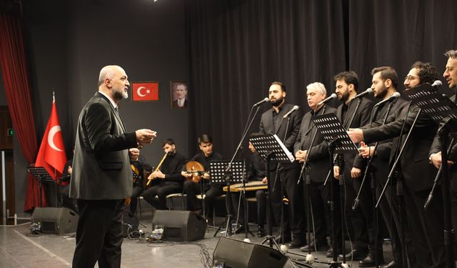 Ayasofya geleneğinden gelen ilahi nağmeler Sakaryalılarla buluştu