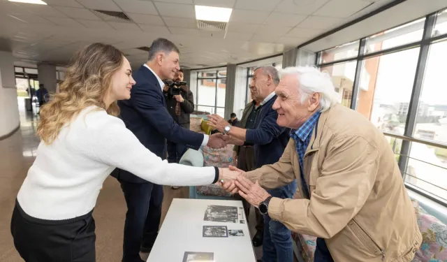 Başkan Tugay İzmir'de huzurevi sakinleriyle bayramlaştı
