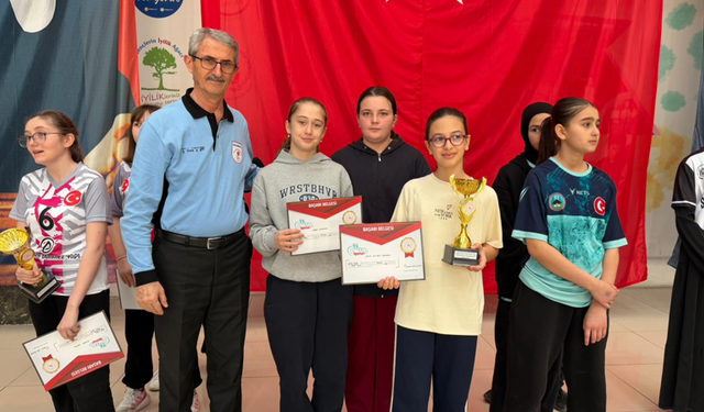 Erenler’de okul sporları masa tenisi heyecanı sona erdi