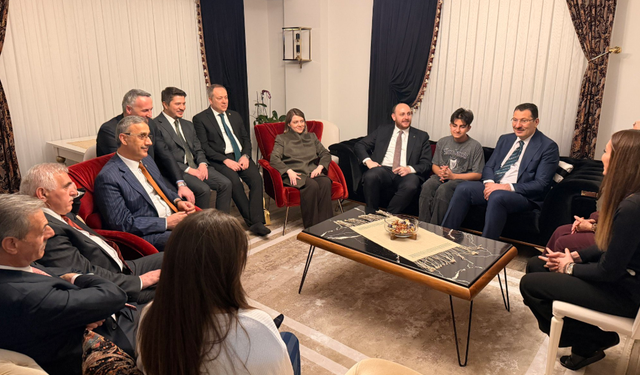 Eski il başkanlarının aileleri ziyaret edildi