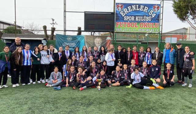 Üst Üste Üçüncü Kez Şampiyon Oldular