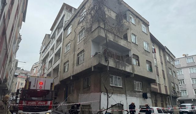 İstanbul'da bir binanın çatısında kısmi çökme meydana geldi