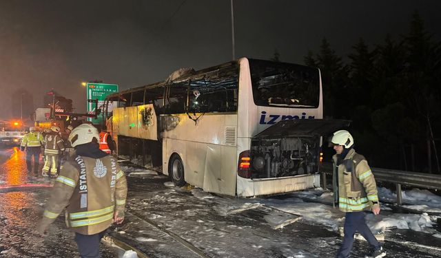 İstanbul'da seyir halindeki şehirlerarası yolcu otobüsünde çıkan yangın söndürüldü