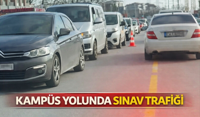 Kampüs yolunda sınav trafiği