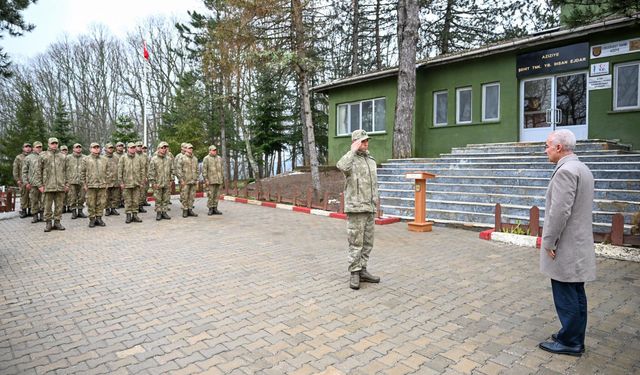 Kırklareli Valisi Turan, Bulgaristan sınırında nöbet tutan Mehmetçikle bayramlaştı