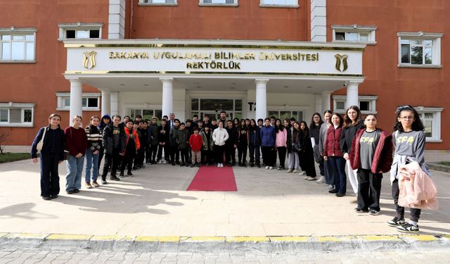 Sait Faik Abasıyanık Ortaokulu Öğrencileri SUBÜ’de Üniversite Ortamını Tanıdı